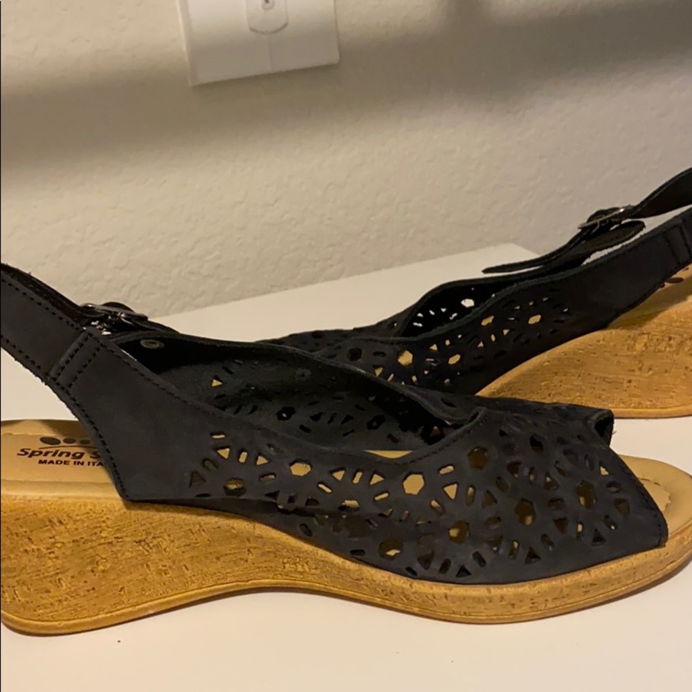 Black wedges